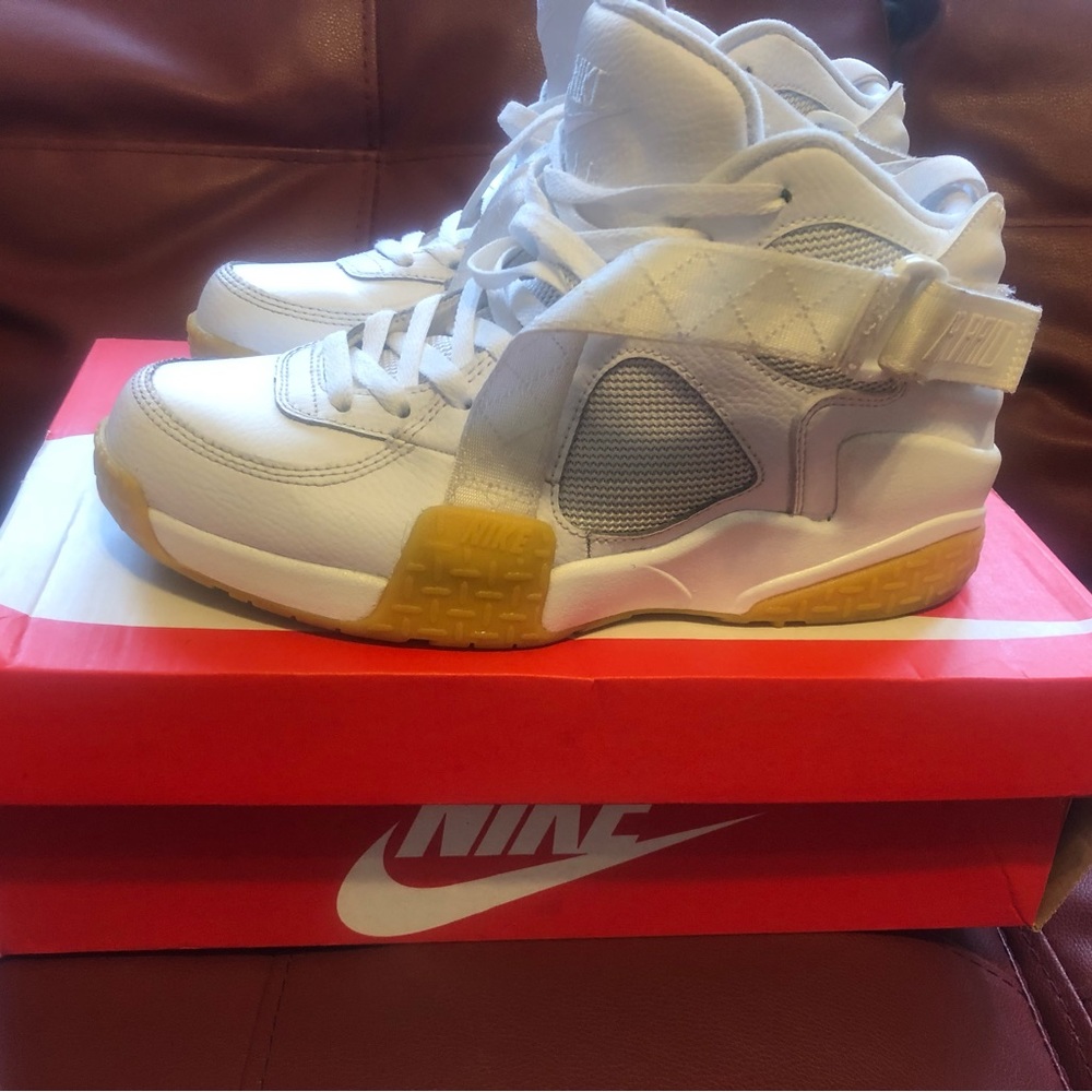 White Gum bottom Air Raid Nike